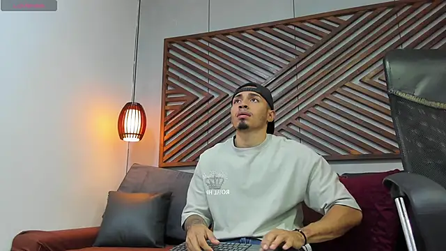 Snapshot of Ares_Stone chatting on December 18, 11:27 am Ares Stone online show from December 18, 11:27 am