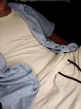 Snapshot of HotJXS chatting on December 18, 1:00 am HotJXS online show from December 18, 1:00 am