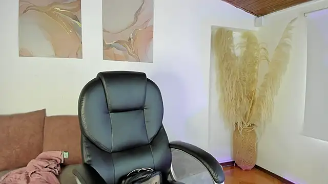 Snapshot of Amelie_Wine chatting on January 14, 3:39 pm Amelie Wine online show from January 14, 3:39 pm