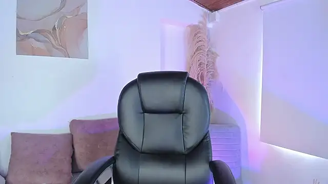 Snapshot of Amelie_Wine chatting on February 10, 3:27 pm Amelie Wine online show from February 10, 3:27 pm