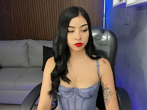 Snapshot of Liz_bohemia__ chatting on April 14, 9:32 pm Liz bohemia online show from April 14, 9:32 pm