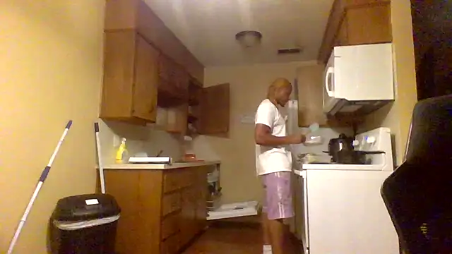 Snapshot of KingDes55 chatting on July 13, 2:03 am KingDes55 online show from July 13, 2:03 am