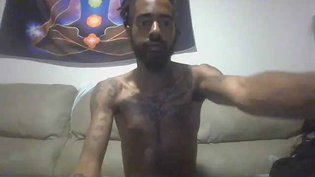 Snapshot of AverageAnt_ chatting on December 17, 4:18 am AverageAnt online show from December 17, 4:18 am