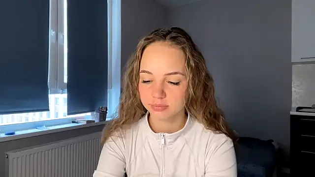 AliceQueenGirl online show from January 15, 9:03 am