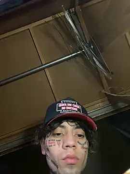 Snapshot of baby_young chatting on December 18, 4:18 am baby young online show from December 18, 4:18 am