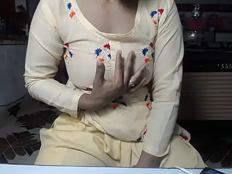surbhi01 online show from May 13, 7:06 am