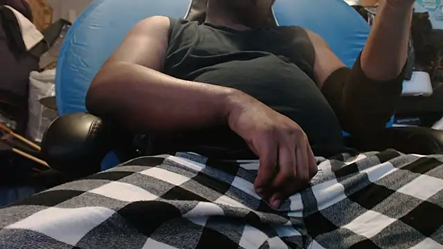 Snapshot of screwball007 chatting on December 17, 3:40 pm screwball007 online show from December 17, 3:40 pm