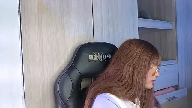 Snapshot of tiffanyy_777 chatting on March 28, 9:03 pm tiffanyy 777 online show from March 28, 9:03 pm