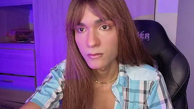 Snapshot of tiffanyy_777 chatting on May 22, 2:51 am tiffanyy 777 online show from May 22, 2:51 am