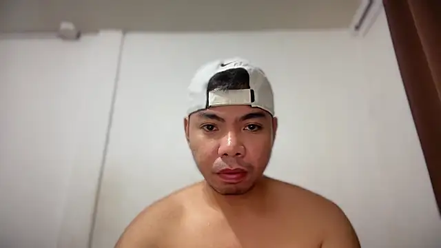 Snapshot of chubbybear_08 chatting on February 13, 4:41 am chubbybear 08 online show from February 13, 4:41 am