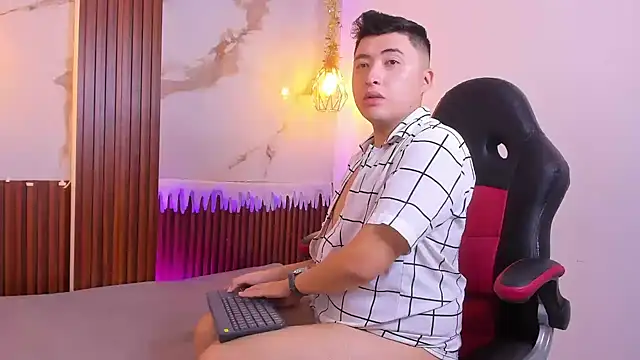 BrunoVega1 online show from December 19, 1:18 pm