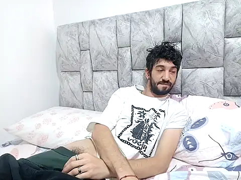 Snapshot of LatinLustAndFrenchKiss chatting on December 17, 5:19 pm LatinLustAndFrenchKiss online show from December 17, 5:19 pm