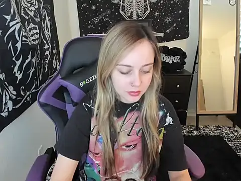 luna lovelyyy online show from December 17, 6:14 pm