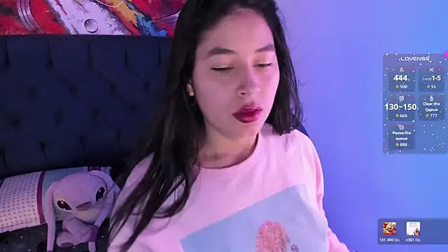 Snapshot of Violet_Blazee chatting on December 19, 10:22 am Violet Blazee online show from December 19, 10:22 am