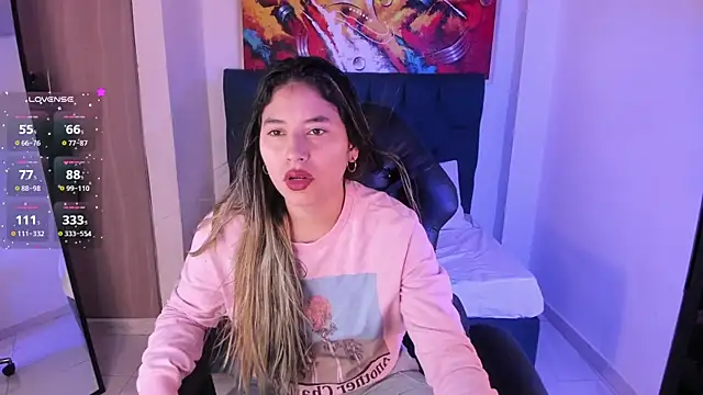 Snapshot of Violet_Blazee chatting on December 22, 10:34 am Violet Blazee online show from December 22, 10:34 am