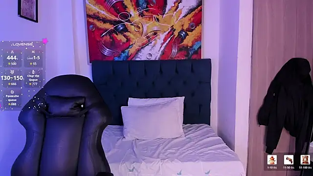 Snapshot of Violet_Blazee chatting on December 23, 11:08 am Violet Blazee online show from December 23, 11:08 am