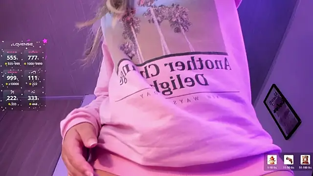 Snapshot of Violet_Blazee chatting on January 7, 8:06 am Violet Blazee online show from January 7, 8:06 am