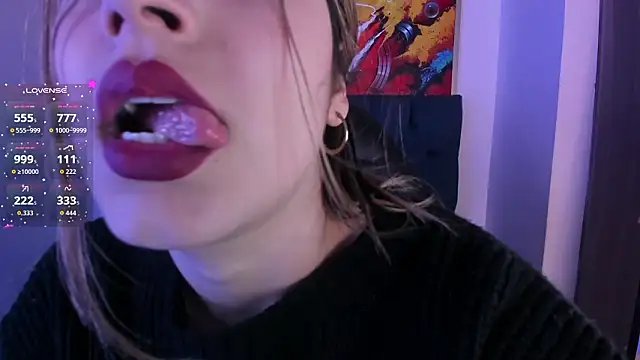 Snapshot of Violet_Blazee chatting on February 9, 11:14 am Violet Blazee online show from February 9, 11:14 am