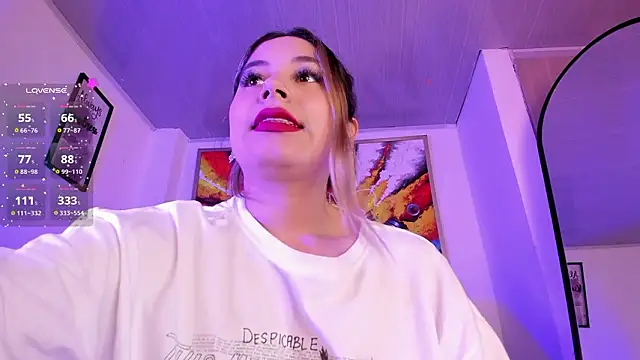 Snapshot of Violet_Blazee chatting on February 17, 3:58 am Violet Blazee online show from February 17, 3:58 am