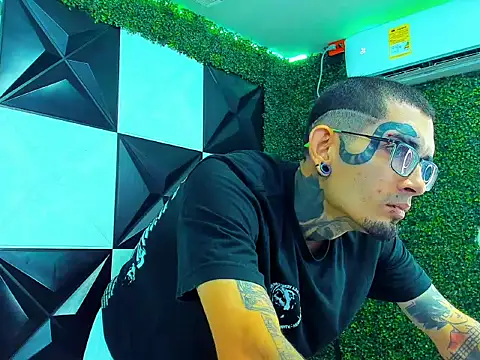 Boy tatto77 online show from April 15, 9:48 pm