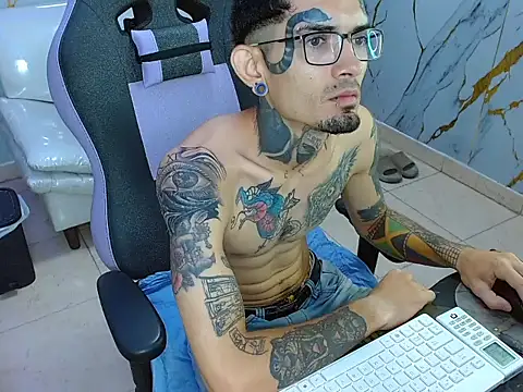 Boy tatto77 online show from May 31, 12:23 pm