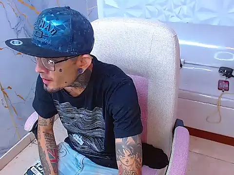 Boy tatto77 online show from July 15, 1:11 am