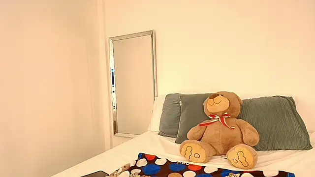 violet  rouse   online show from February 13, 6:48 pm