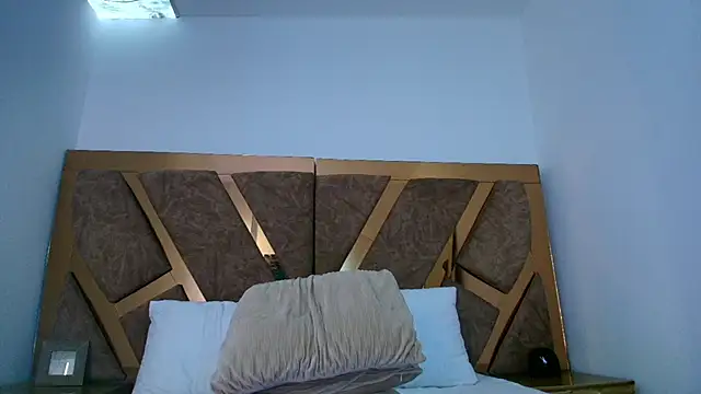 violet  rouse   online show from February 20, 5:13 pm