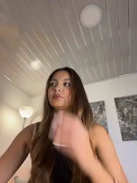 Nicollewest1 online show from July 5, 8:05 pm