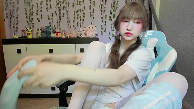 Yoonhee ki online show from June 30, 12:50 pm