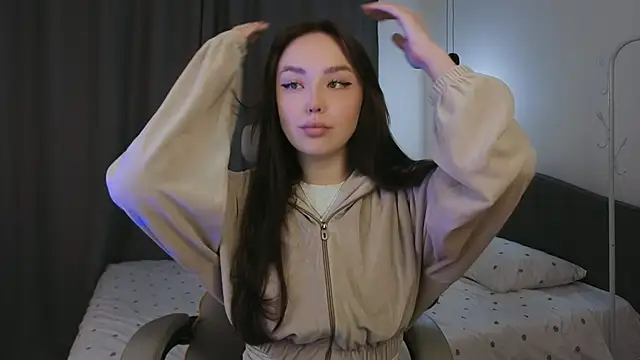 fallin lovee online show from April 20, 2:20 pm