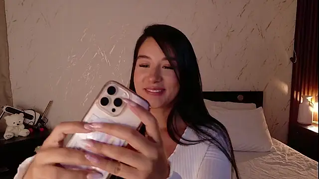 Alannadumont  online show from January 10, 7:15 pm