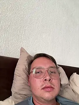 Snapshot of Burndew chatting on March 2, 11:55 pm Burndew online show from March 2, 11:55 pm