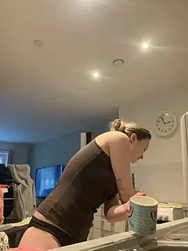 LilyLuck  online show from February 5, 2:00 pm