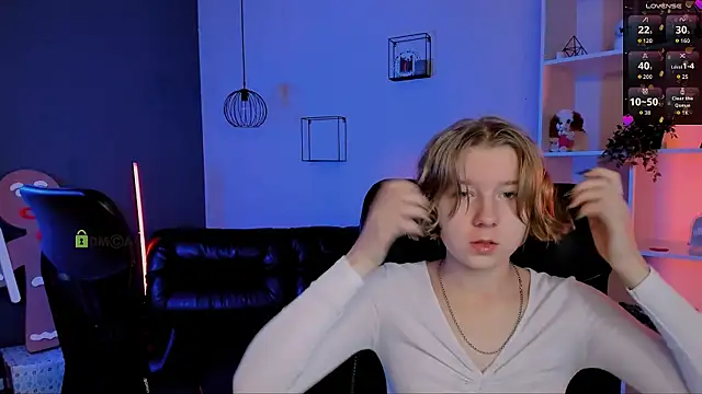 lizzie boom  online show from December 19, 8:16 pm