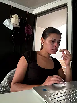 Snapshot of anna-evans09 chatting on January 6, 7:06 pm anna-evans09 online show from January 6, 7:06 pm