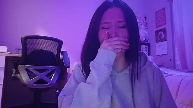 luvvivii online show from February 11, 3:00 am