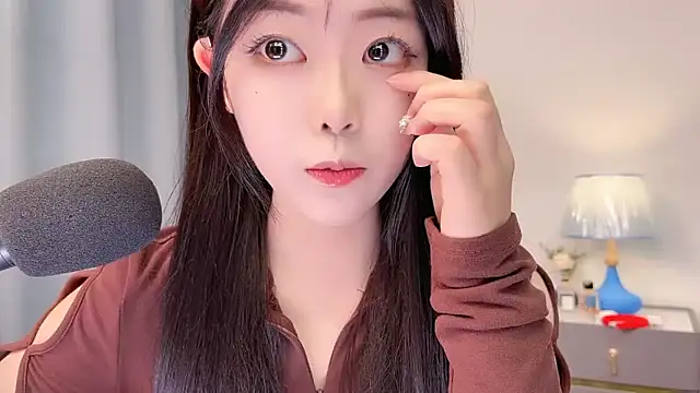 smalldaisy online show from April 12, 2:49 am