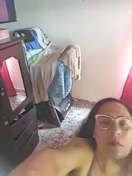 Snapshot of KiaraFoster chatting on June 3, 2:33 pm KiaraFoster online show from June 3, 2:33 pm