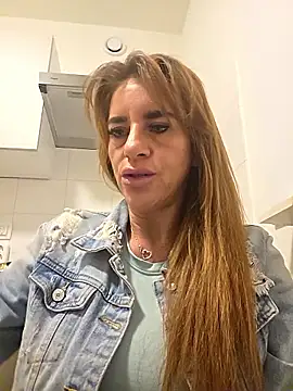 LaLynn online show from March 5, 11:45 pm