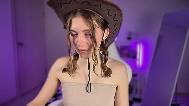 KellySunn online show from April 4, 8:12 am