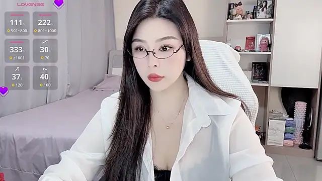 Snapshot of Ogravity_ chatting on April 1, 8:15 am Ogravity online show from April 1, 8:15 am