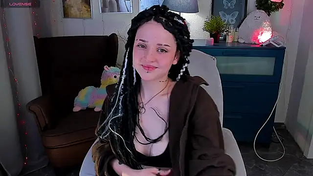 Snapshot of SarahShelby chatting on January 7, 5:54 am SarahShelby online show from January 7, 5:54 am