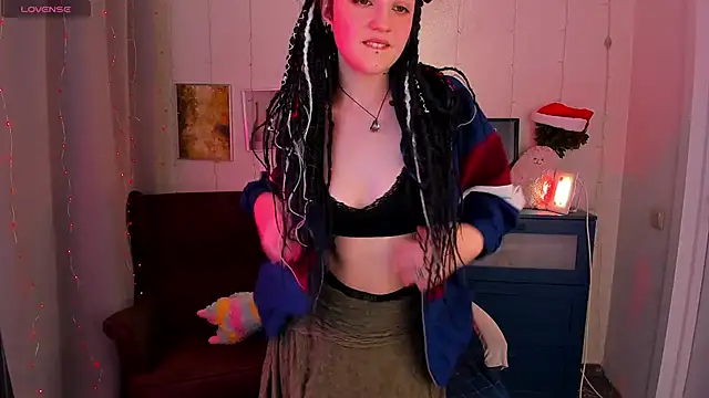 Snapshot of SarahShelby chatting on January 9, 10:51 am SarahShelby online show from January 9, 10:51 am