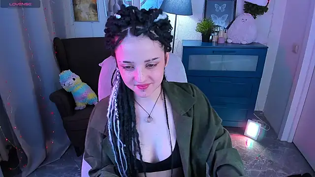 Snapshot of SarahShelby chatting on January 10, 10:50 am SarahShelby online show from January 10, 10:50 am