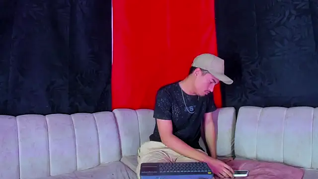 BrownieLoverss online show from February 23, 9:28 am