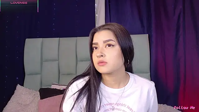 Emilyy05  online show from April 17, 12:35 am