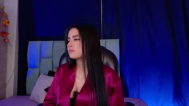 Snapshot of Emilyy05_ chatting on June 17, 4:04 am Emilyy05 online show from June 17, 4:04 am
