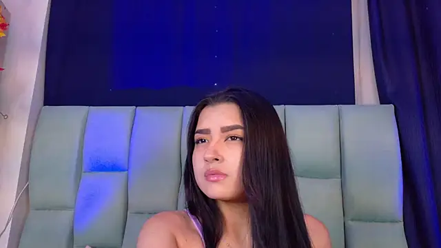 Snapshot of Emilyy05_ chatting on July 8, 2:05 am Emilyy05 online show from July 8, 2:05 am