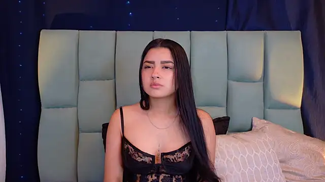 Snapshot of Emilyy05_ chatting on July 16, 12:38 am Emilyy05 online show from July 16, 12:38 am